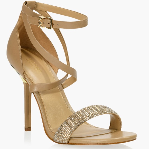 Brand New! Michael Kors pump. Size 7. - Picture 2 of 2